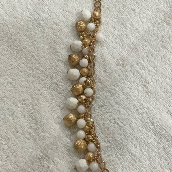 Cha Cha Necklace Textured & Smooth Gold-Tone Beads & Faceted White Beads - Picture 11 of 14